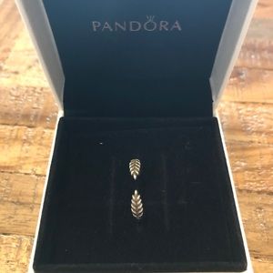 SALE‼️‼️Open leaf Pandora ring (sz 9)